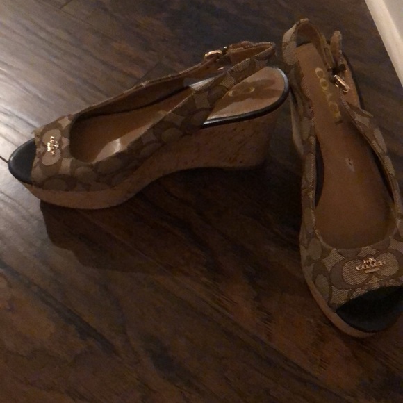 Fashion coach wedges -all season wear - Picture 3 of 5